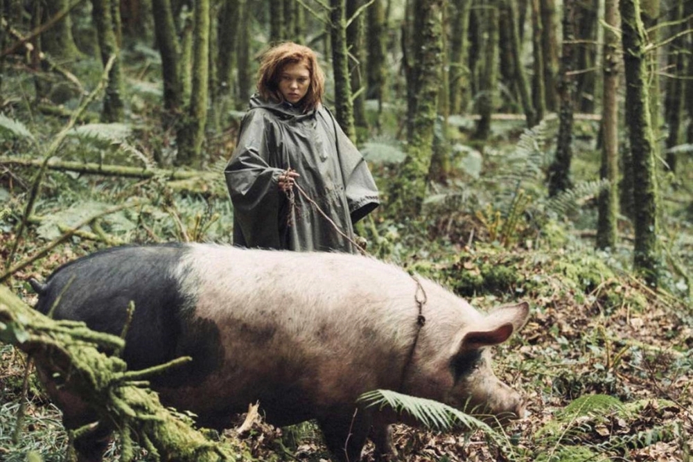 Léa Seydoux (and friend) as the leader of The Loners.