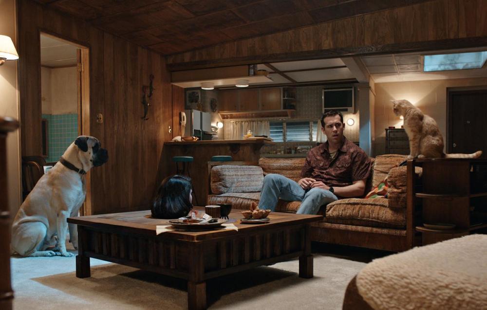 Ryan Reynolds in conversation with his dog, his cat and a severed head in  The Voices .